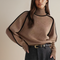 Liora kasjmier trui voor dames – zachte en luxe trui met comfortabele pasvorm, elegant ontwerp en tijdloze stijl, perfect voor winterse en casual outfits.
