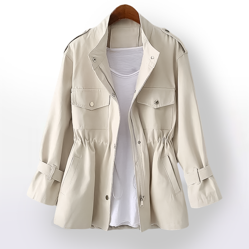 Amira tijdloze dames trenchcoat – elegante en waterafstotende jas met ceintuurlint, klassieke pasvorm en hoogwaardige stof, perfect voor werk of speciale gelegenheden.