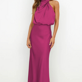 Elegante Maxi Jurk met Hoge Hals en Gedrapeerd Design