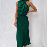 Elegante Maxi Jurk met Hoge Hals en Gedrapeerd Design