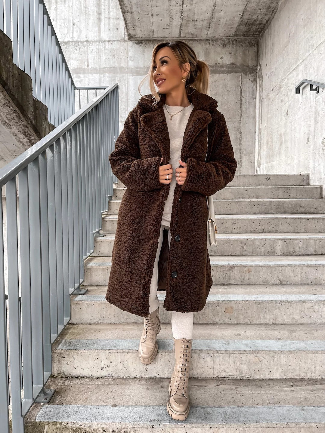 Luvana dames elegante teddy jas in diverse kleuren – zachte, warme teddy stof, comfortabele pasvorm en chique, tijdloze uitstraling.
