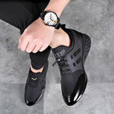 Elegante Sneakers met Glanzende Neus en Mesh