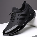 Elegante Sneakers met Glanzende Neus en Mesh