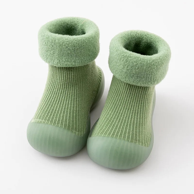 MiniKicks anti-slip peuter sokschoenen – zachte, rekbare stof met gripzool voor optimale veiligheid en comfort tijdens het spelen.