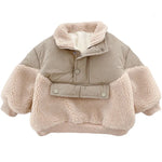 CozyWool fleece jas van zacht lamswol, superwarm en comfortabel – ideale buitenlaag voor koude dagen en dagelijkse avonturen.