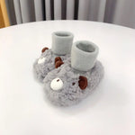 CuddleBear zachte baby slofjes met schattig beertjesmotief – warme, comfortabele en veilige slofjes voor kleine voetjes.