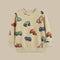 MiniBuilder sweater voor kinderen met bouwvoertuigen print, gemaakt van zachte en comfortabele stof – ideale trui voor dagelijks gebruik en speelse avonturen.