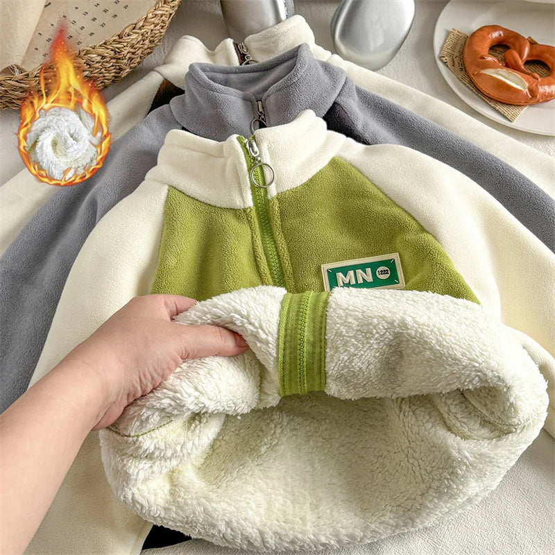 CozyWool kids lamswollen vest – zachte, warme stof, comfortabele pasvorm en ideaal voor isolatie tijdens koude dagen.