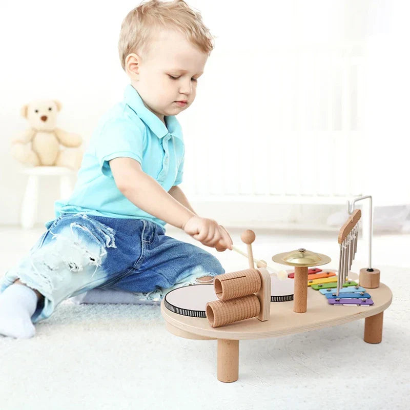 Kinder muziekstation – kleurrijke houten muziekinstrumenten set met xylofoon, trommels en bel, stimuleert ritme, creativiteit en motorische vaardigheden bij kinderen.