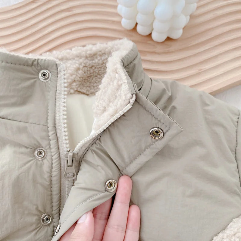 CozyWool fleece jas van zacht lamswol, superwarm en comfortabel – ideale buitenlaag voor koude dagen en dagelijkse avonturen.
