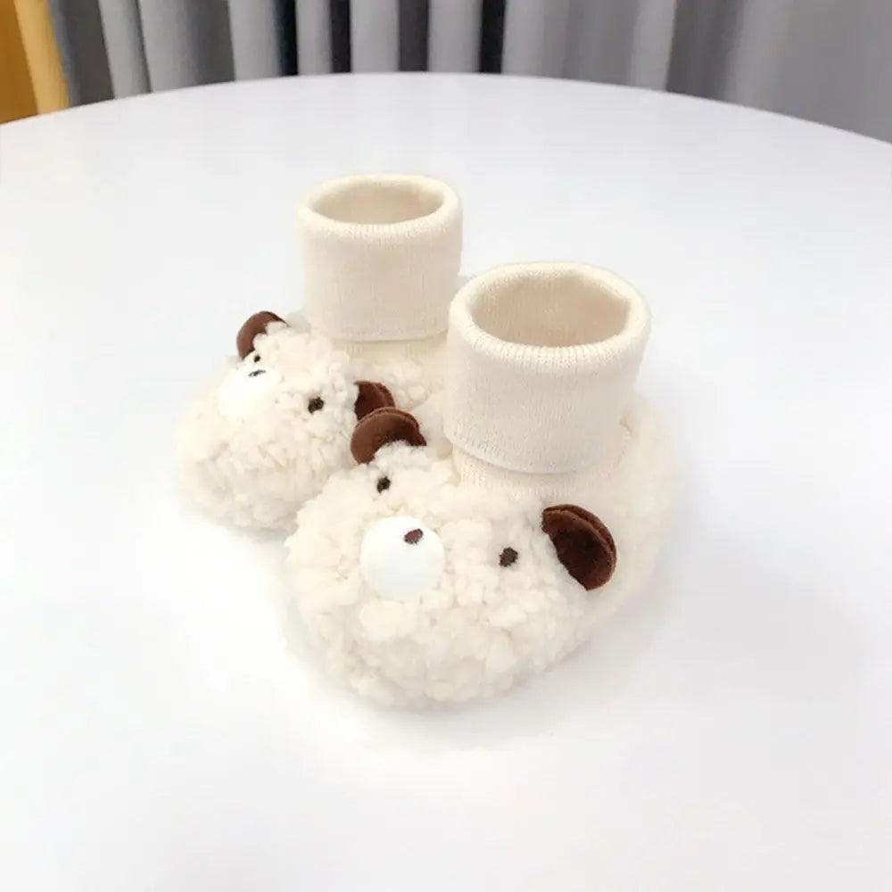 CuddleBear zachte baby slofjes met schattig beertjesmotief – warme, comfortabele en veilige slofjes voor kleine voetjes.