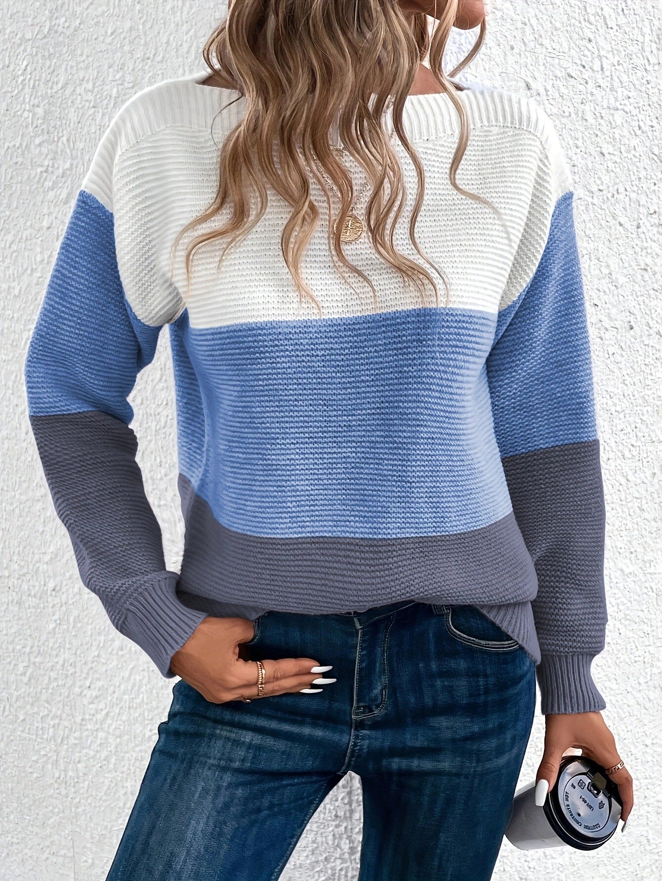 Trendy gebreide damestrui – model 'Evora' in een stijlvol patroon, ideaal voor herfst en winter.