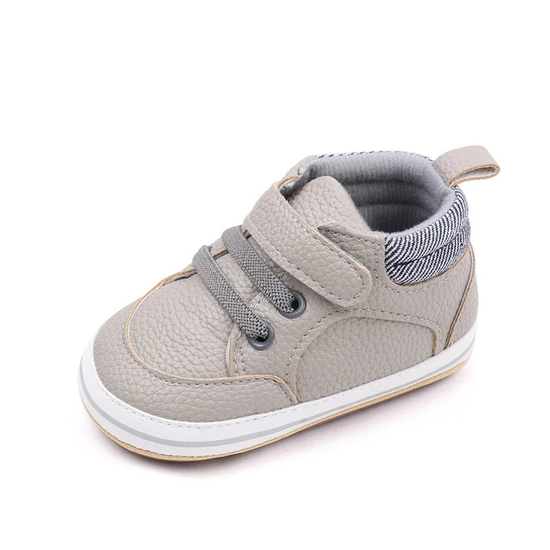 FirstStep baby schoentjes – zachte, comfortabele en duurzame babyschoenen die voetjes beschermen en bewegingsvrijheid stimuleren.