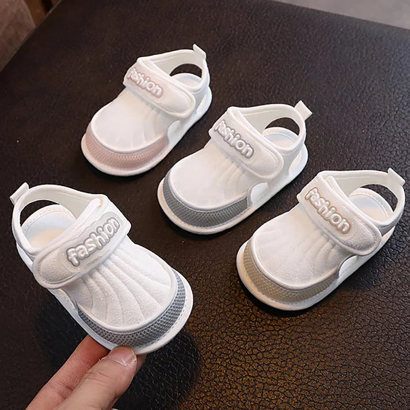 HappyFeet baby zomersandalen – lichtgewicht, ademend materiaal met antislipzool voor veilige en comfortabele eerste stapjes.