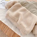 CozyWool fleece jas van zacht lamswol, superwarm en comfortabel – ideale buitenlaag voor koude dagen en dagelijkse avonturen.