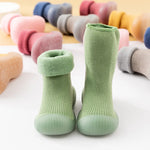 MiniKicks anti-slip peuter sokschoenen – zachte, rekbare stof met gripzool voor optimale veiligheid en comfort tijdens het spelen.