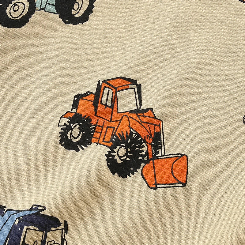 MiniBuilder sweater voor kinderen met bouwvoertuigen print, gemaakt van zachte en comfortabele stof – ideale trui voor dagelijks gebruik en speelse avonturen.