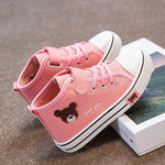 AirSteps ademende en luchtige kindersneakers – lichte, comfortabele schoenen die de voeten koel houden tijdens actief spelen en dagelijks gebruik.
