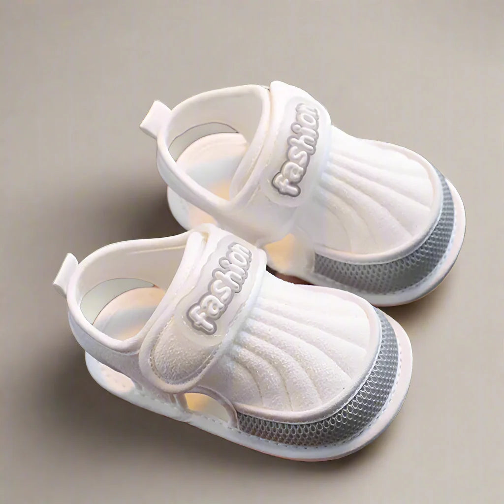 HappyFeet baby zomersandalen – lichtgewicht, ademend materiaal met antislipzool voor veilige en comfortabele eerste stapjes.