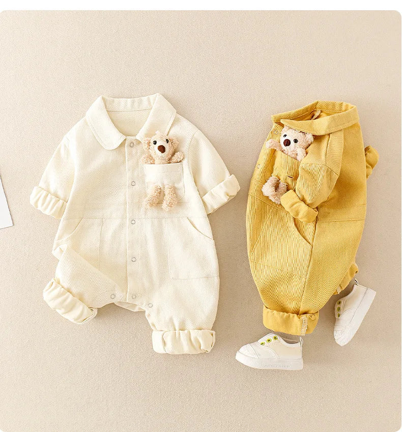 CozyDenim comfortabele en stijlvolle kinderjumpsuit – zachte, duurzame stof met perfecte pasvorm voor dagelijks gebruik en speelse avonturen.