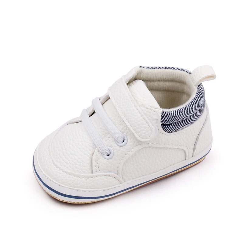 FirstStep baby schoentjes – zachte, comfortabele en duurzame babyschoenen die voetjes beschermen en bewegingsvrijheid stimuleren.