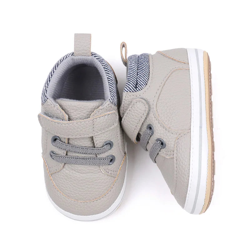 FirstStep baby schoentjes – zachte, comfortabele en duurzame babyschoenen die voetjes beschermen en bewegingsvrijheid stimuleren.