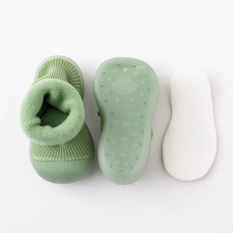 MiniKicks anti-slip peuter sokschoenen – zachte, rekbare stof met gripzool voor optimale veiligheid en comfort tijdens het spelen.