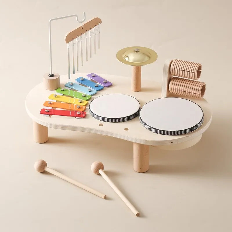 Kinder muziekstation – kleurrijke houten muziekinstrumenten set met xylofoon, trommels en bel, stimuleert ritme, creativiteit en motorische vaardigheden bij kinderen.
