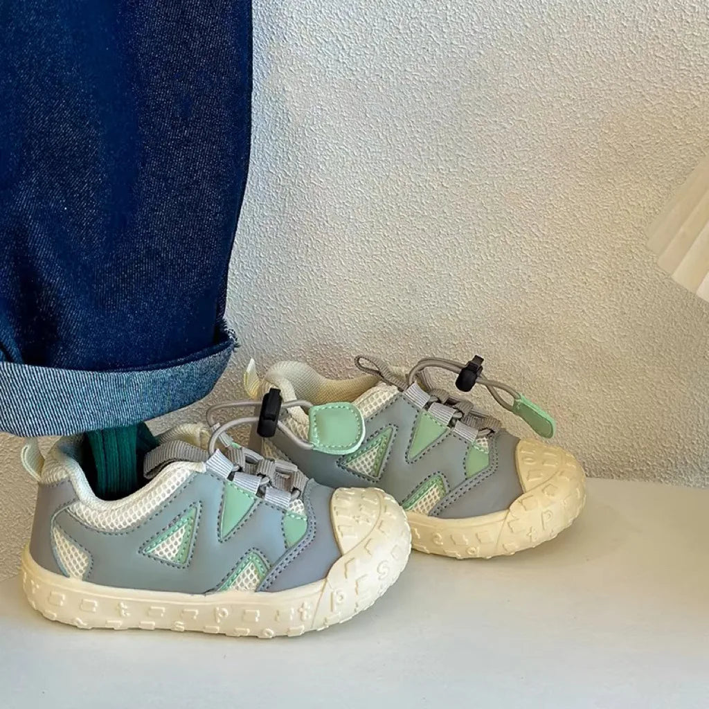 LittleSteps stoere sneakers voor actieve kinderen – comfortabele en duurzame schoenen met stevige zool, perfect voor dagelijks gebruik en buitenspelen.