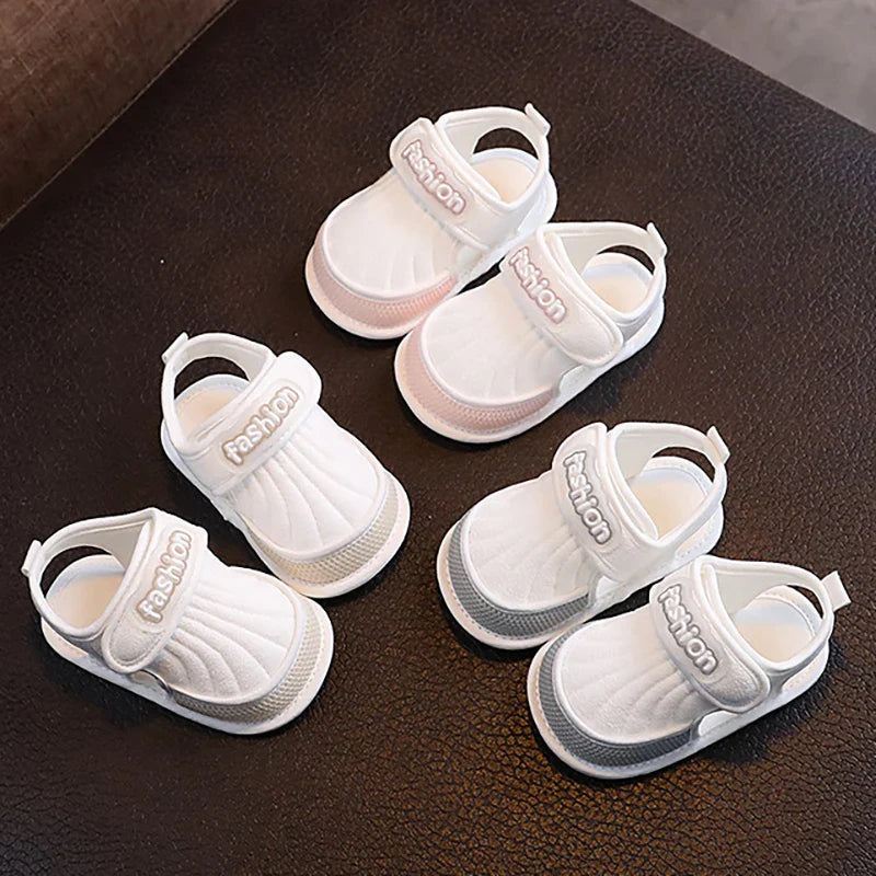 HappyFeet baby zomersandalen – lichtgewicht, ademend materiaal met antislipzool voor veilige en comfortabele eerste stapjes.