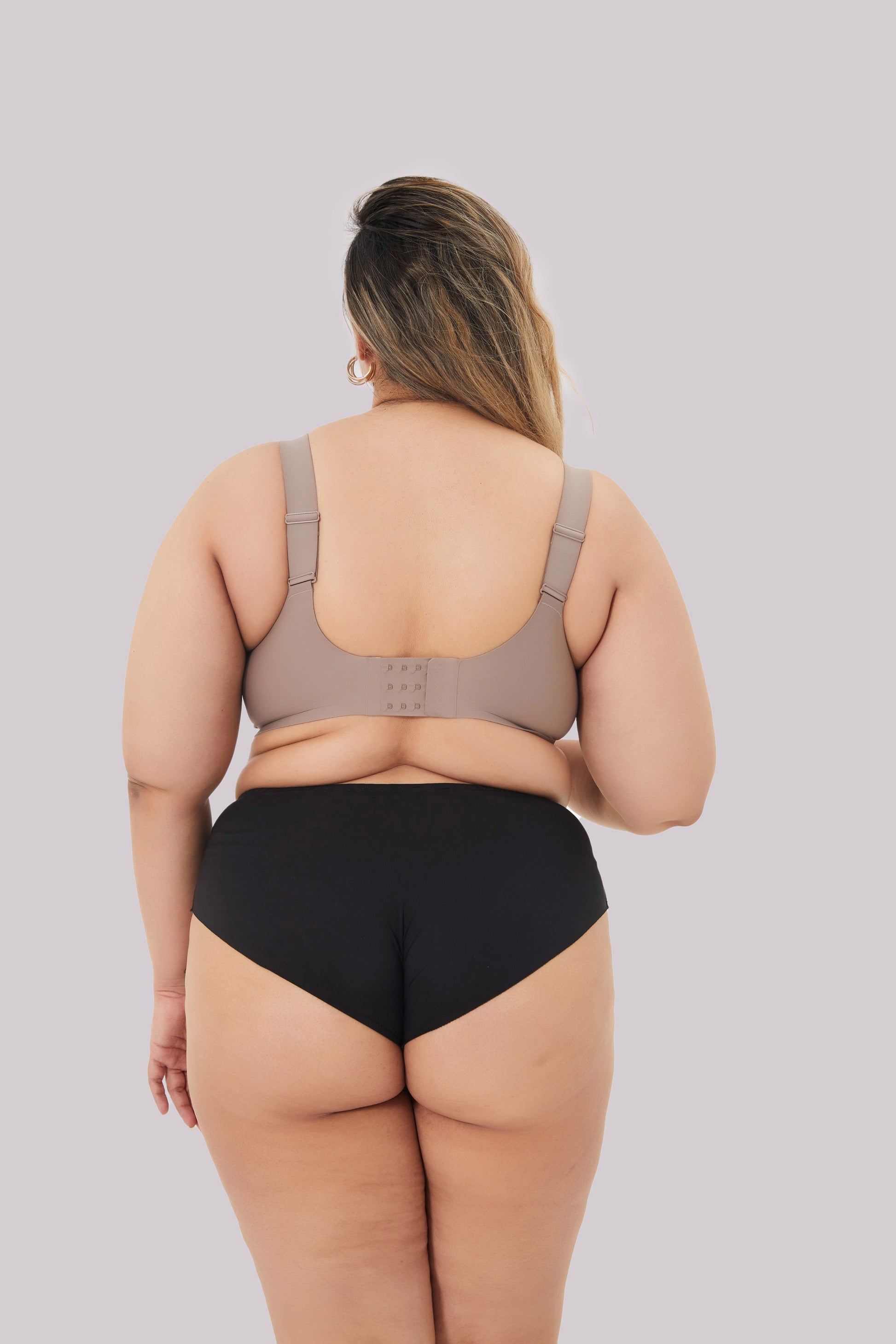 Beugelloze dames BH in diverse kleuren – zachte stof, comfortabele pasvorm en optimale ondersteuning voor dagelijks gebruik.