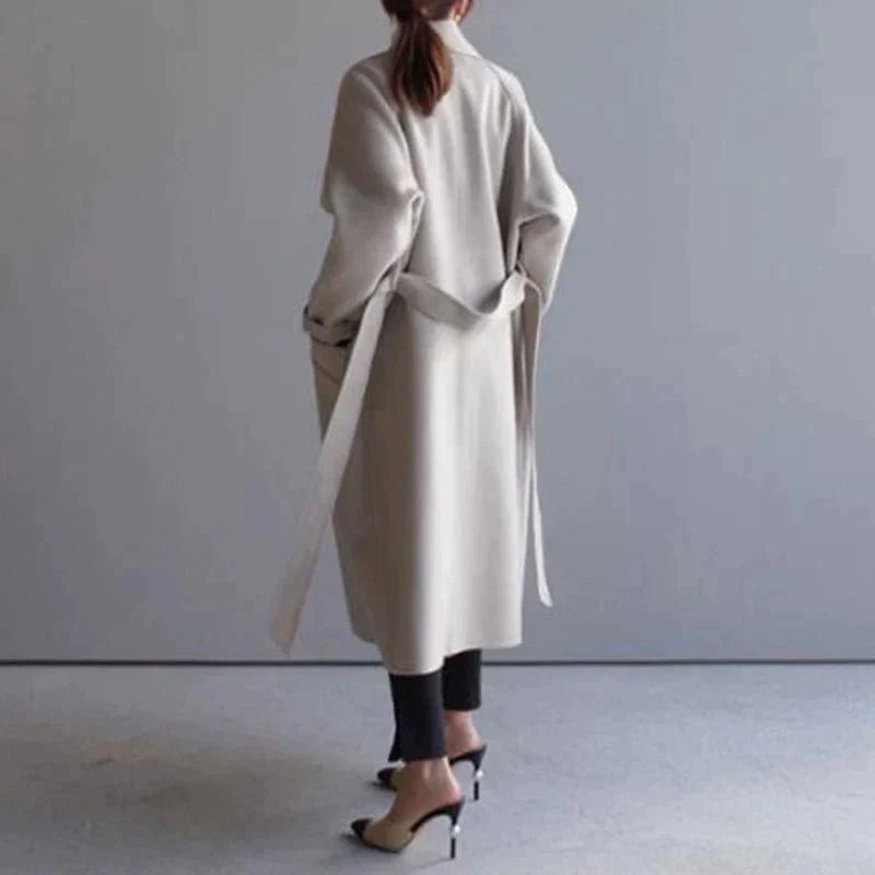 Luxe lange trenchcoat van kasjmier – Elegante damesjas met een tijdloze snit, zachte premium stof en een stijlvolle uitstraling.