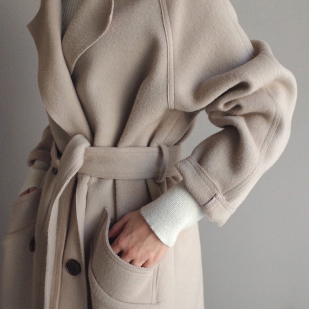 Luxe lange trenchcoat van kasjmier – Elegante damesjas met een tijdloze snit, zachte premium stof en een stijlvolle uitstraling.
