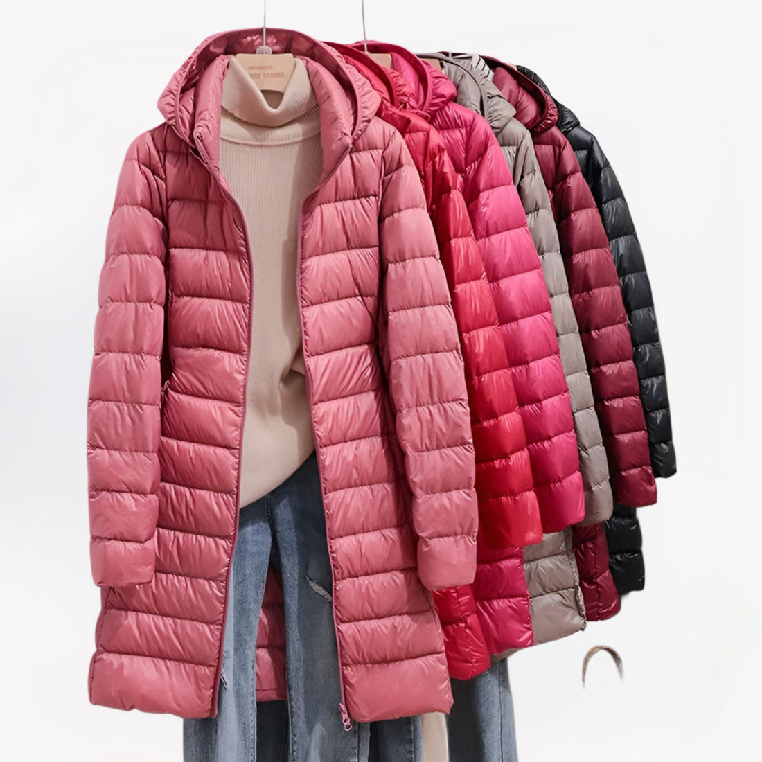 Lange dames winterjas in diverse kleuren – warme gevoerde stof, elegante pasvorm en perfecte bescherming tegen kou.