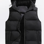 Heren bodywarmer met capuchon en voering in diverse kleuren – warme isolatie, waterafstotend materiaal en comfortabele pasvorm voor koude dagen.