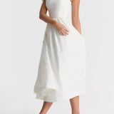Romantische Strapless Midi Jurk met Zwierige Rok