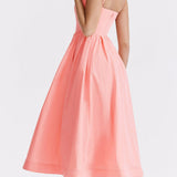 Romantische Strapless Midi Jurk met Zwierige Rok