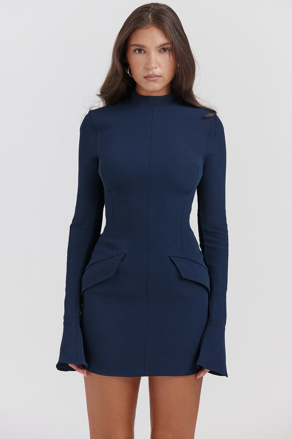 Amara elegante avondjurk voor dames – vloeiende, luxe stof met flatterend silhouet, perfect voor feesten, bruiloften en speciale gelegenheden.