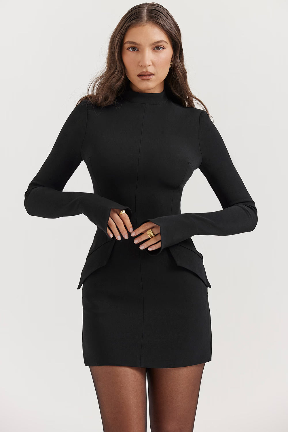 Amara elegante avondjurk voor dames – vloeiende, luxe stof met flatterend silhouet, perfect voor feesten, bruiloften en speciale gelegenheden.