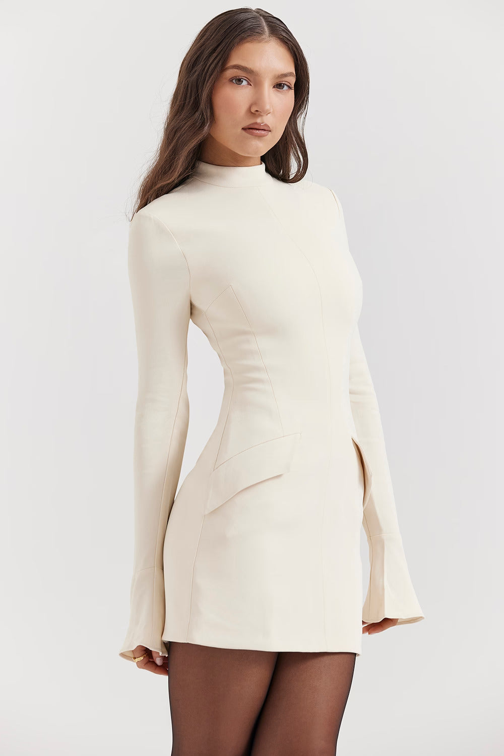 Amara elegante avondjurk voor dames – vloeiende, luxe stof met flatterend silhouet, perfect voor feesten, bruiloften en speciale gelegenheden.