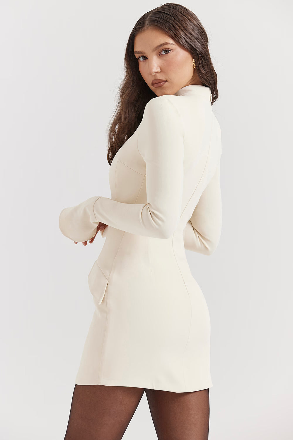 Amara elegante avondjurk voor dames – vloeiende, luxe stof met flatterend silhouet, perfect voor feesten, bruiloften en speciale gelegenheden.