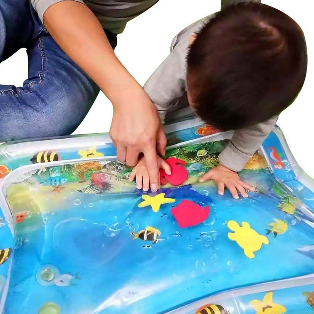 Blauwe water speelmat voor baby’s – stimuleert motoriek en spierontwikkeling, veilig en zacht materiaal voor urenlang speelplezier.