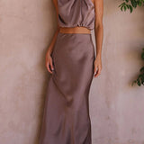 Elegante Satijnen Maxi Jurk met Hoge Hals en Mouwloos Design