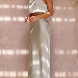 Elegante Satijnen Maxi Jurk met Hoge Hals en Mouwloos Design