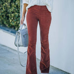 Lima retro ribfluwelen flared broek met hoge taille van zachte, stretch stof voor een comfortabele pasvorm en vintage stijl.