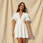 Nola – Elegante geborduurde bloemjurk voor vrouwen met verfijnde details en een romantisch silhouet, perfect voor lente- en zomerdagen.