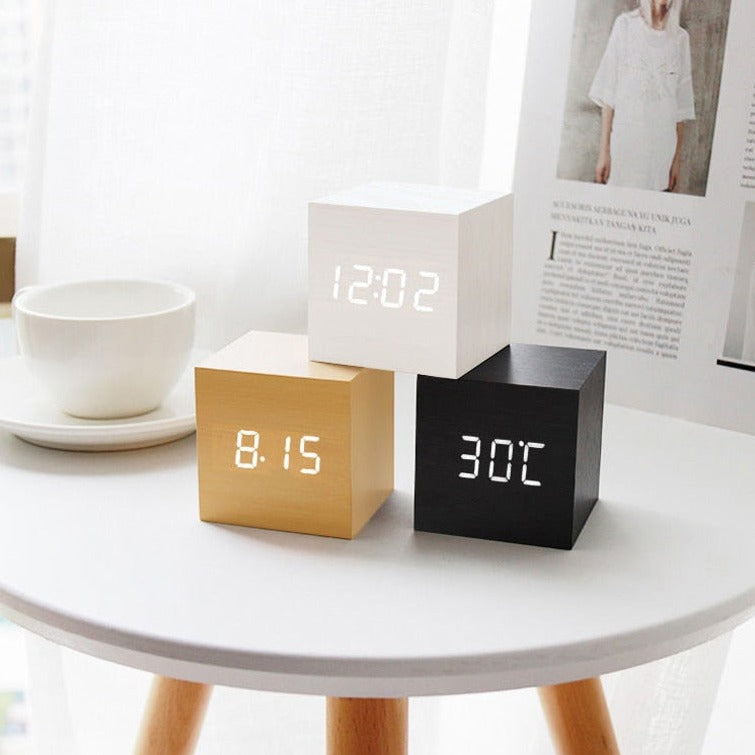CubeClock vierkante LED wekker – slimme functies, modern design en helder display voor eenvoudig gebruik en tijdbeheer.