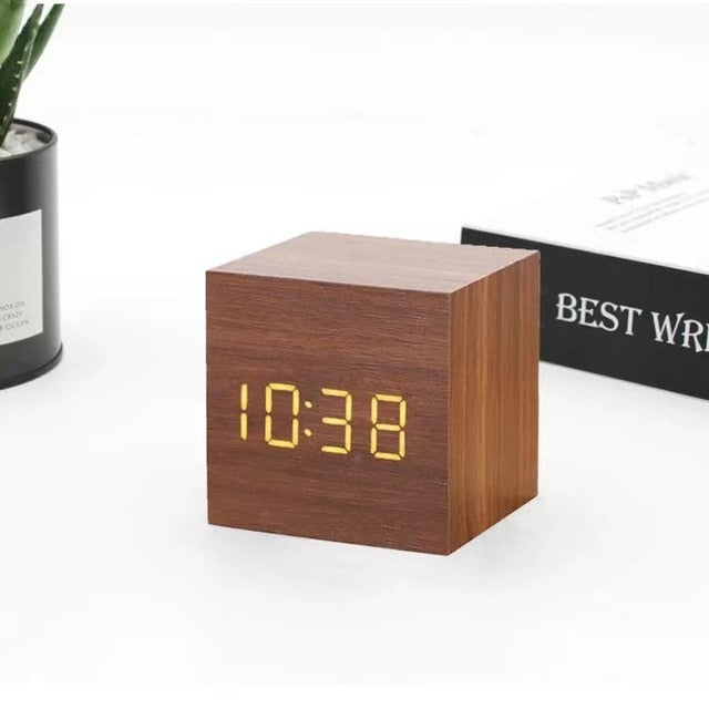 CubeClock vierkante LED wekker – slimme functies, modern design en helder display voor eenvoudig gebruik en tijdbeheer.