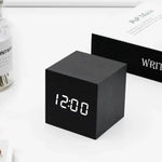 CubeClock vierkante LED wekker – slimme functies, modern design en helder display voor eenvoudig gebruik en tijdbeheer.