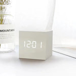 CubeClock vierkante LED wekker – slimme functies, modern design en helder display voor eenvoudig gebruik en tijdbeheer.
